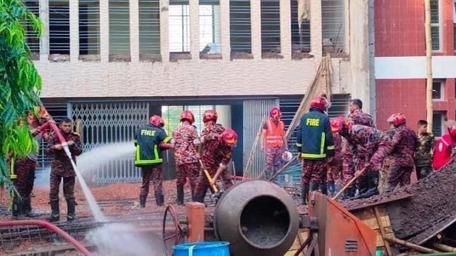 খাগড়াছড়ি জেলা পরিষদের নতুন ভবনের পার্কিংশেড ধসে পড়ে নিহত-১ আহত-৭